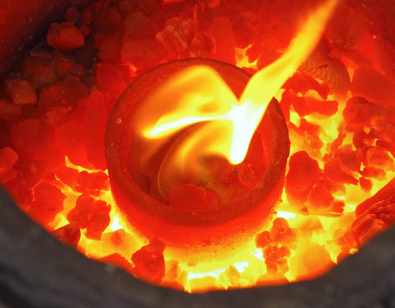 http://www.ayuryog.org/sites/default/files/copper_in_furnace_2.jpg